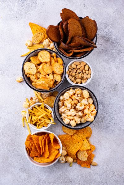 Descubre nuestra selección de chips y botanas ideales para todos los gustos. Desde las tradicionales papas fritas crujientes hasta los sabrosos chips de plátano y yuca, tenemos el snack perfecto para acompañar cualquier momento. Con sabores auténticos y la calidad que te mereces, nuestros productos te ofrecen una experiencia deliciosa y llena de tradición. Perfectos para compartir con amigos o disfrutar en solitario, nuestros chips son la opción ideal para satisfacer tus antojos de manera deliciosa y rápida. Haz tu pedido ahora y disfruta del sabor de Centroamérica!